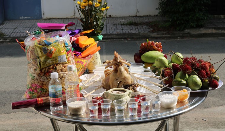 Lễ cúng chúng sinh ngoài trời rằm tháng 7 chi tiết